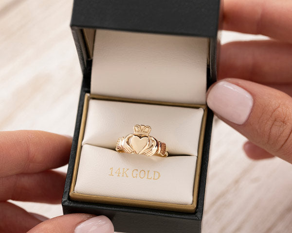 Choosing a Claddagh Ring