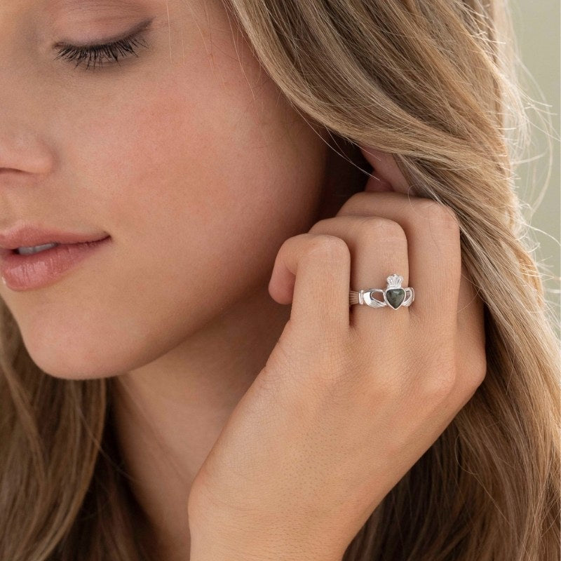 sterling silver connemara marble claddagh weave ring s2887 from Solvar on a model 2