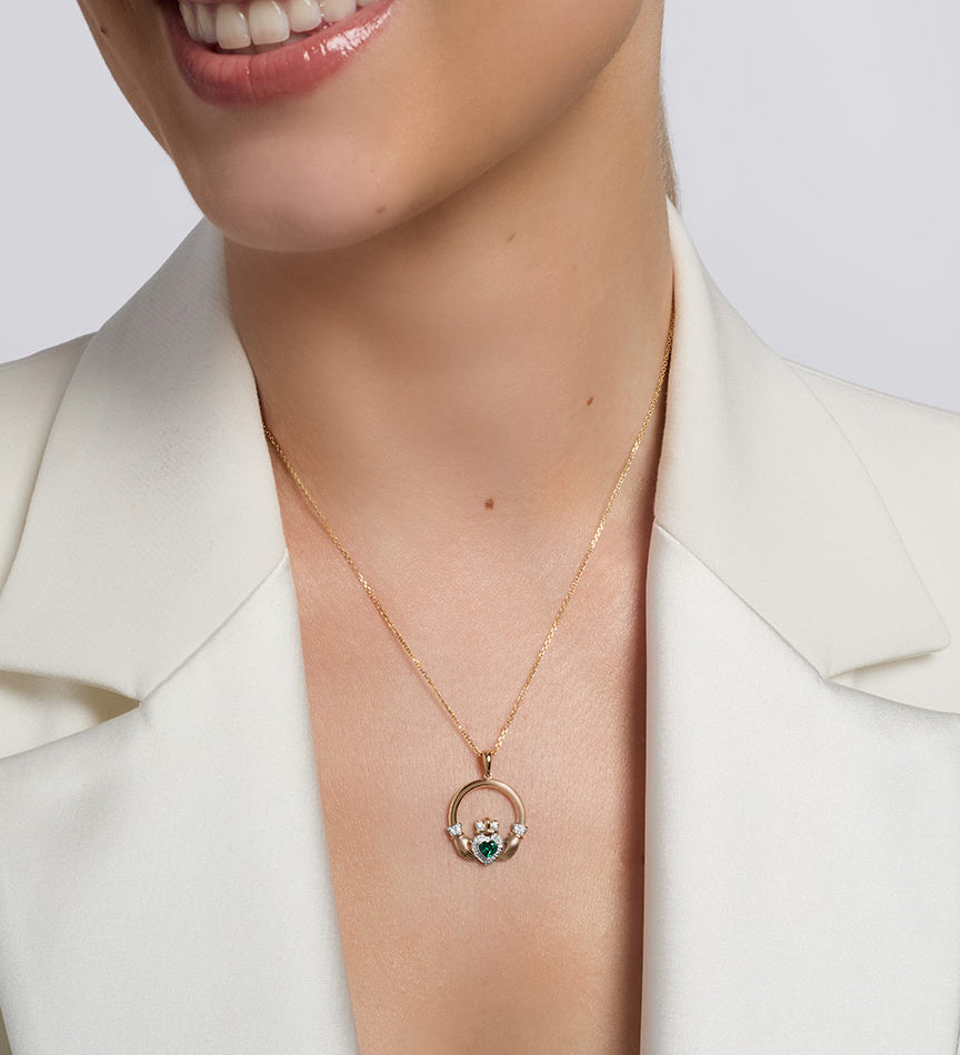 a model wearing 14k gold emerald claddagh pendant s46096