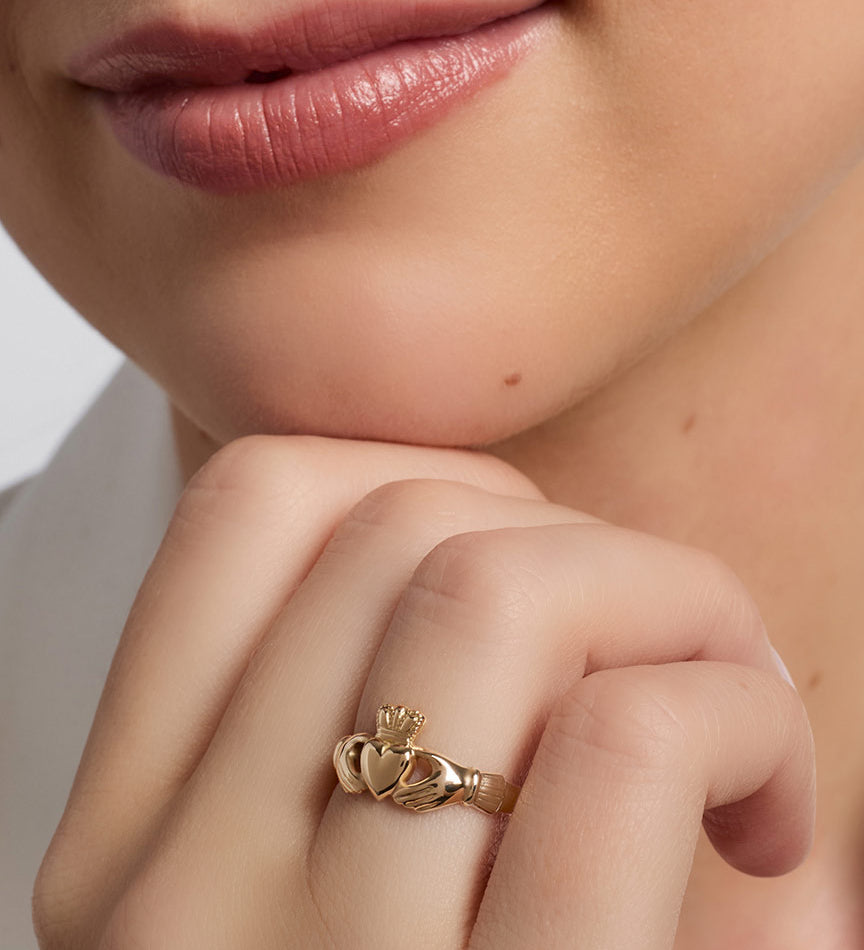 ladies yellow gold Claddagh ring on a model