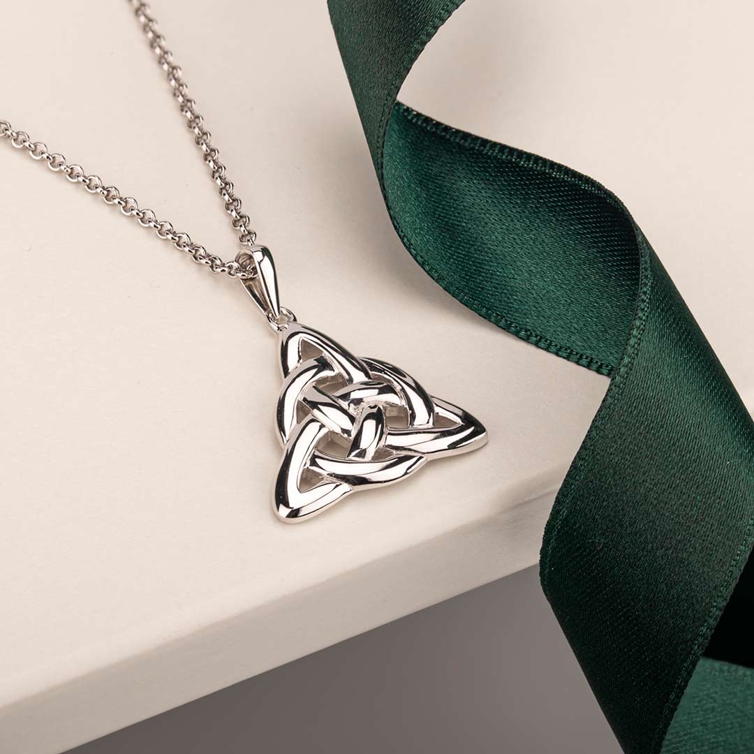 styled image of sterling silver celtic knot pendant s4095 from Solvar