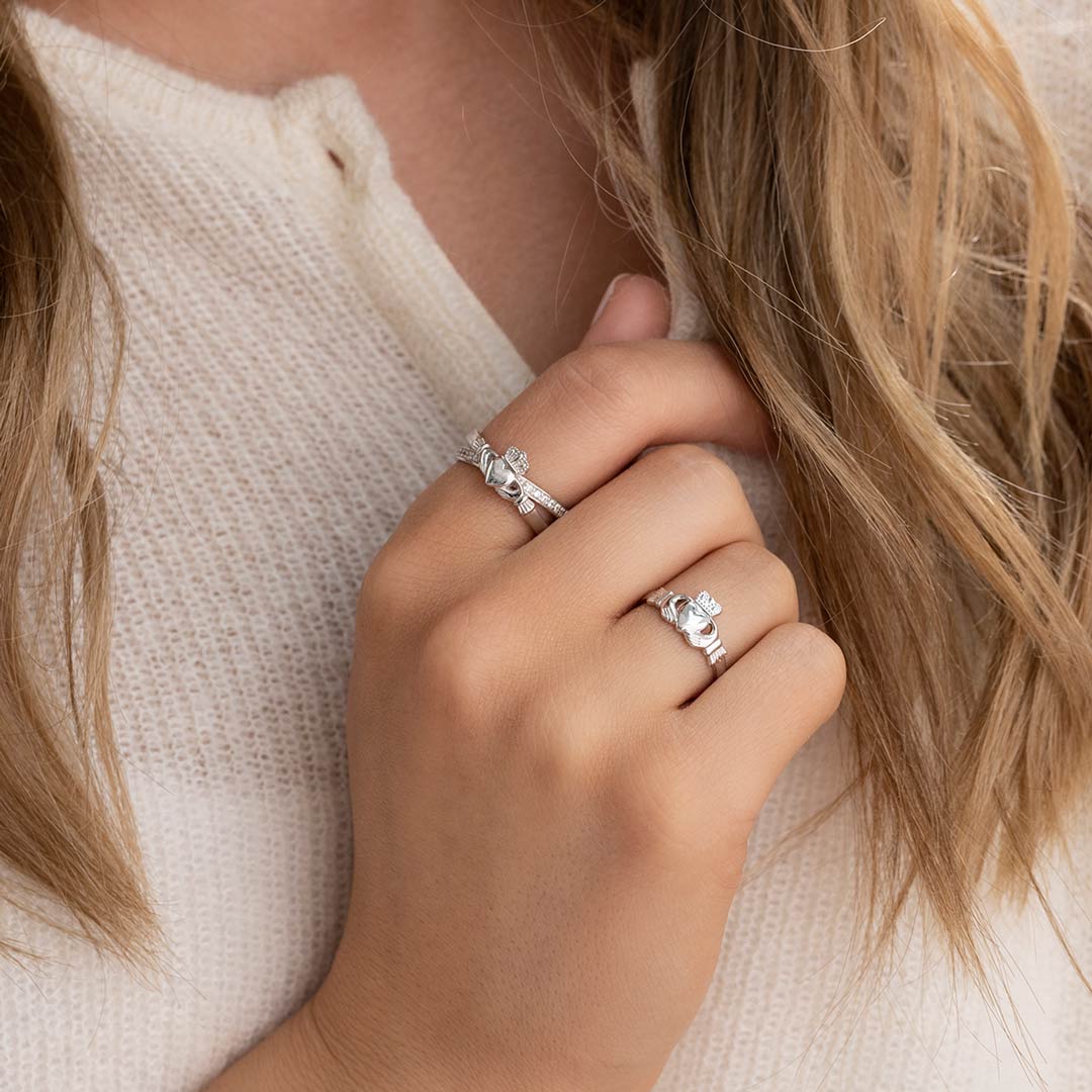  silver claddagh crossover ring s21063 on a model 2
