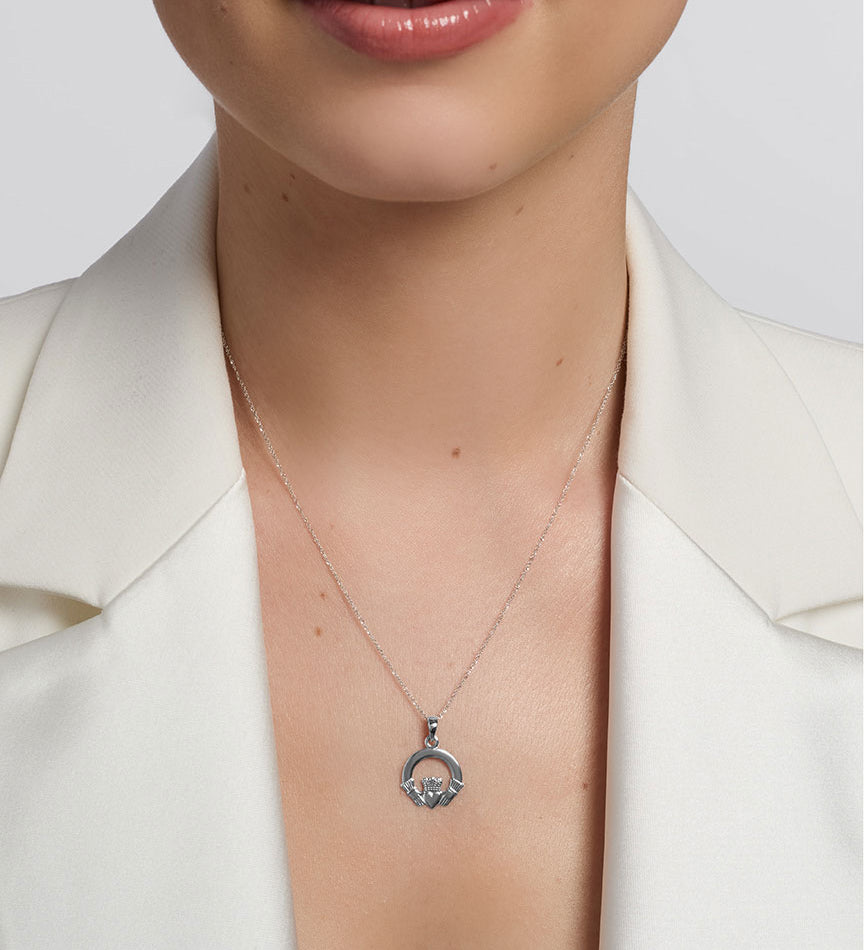  solvar 14k white gold claddagh pendant on a model