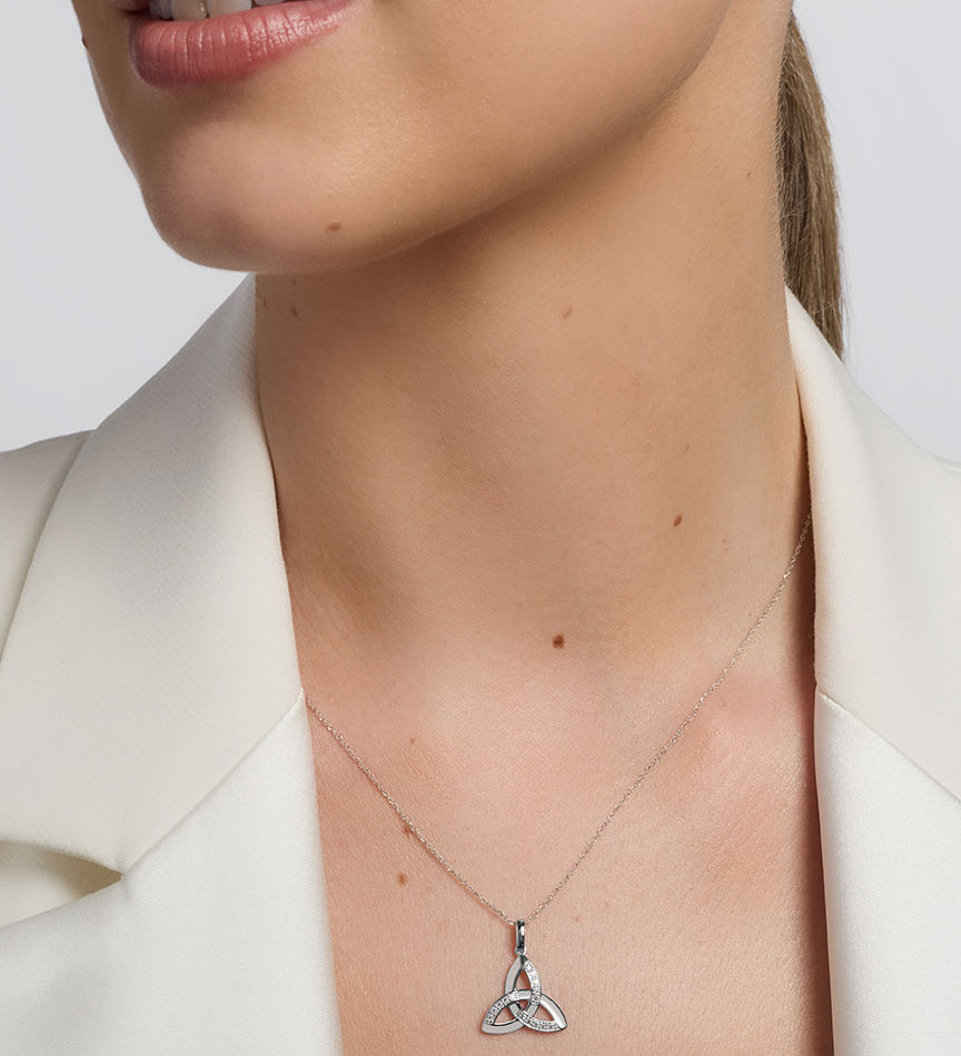 14k white gold diamond trinity knot pendant s44415 from Solvar on a model